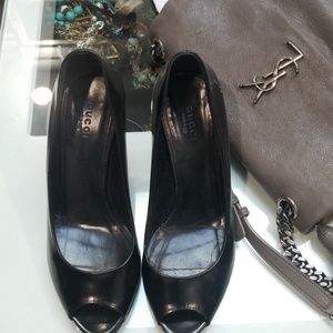 100% Authentic Vintage Gucci Peep Toe